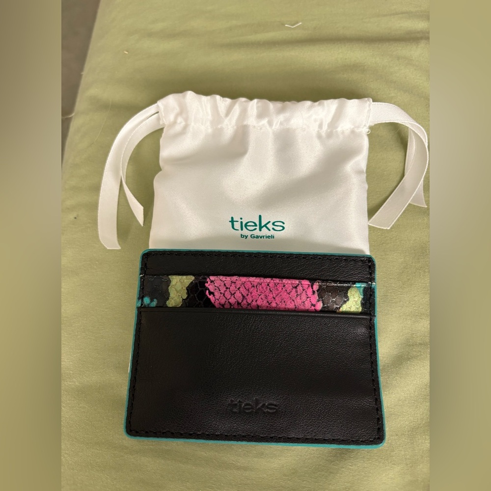 💥 Tieks Black and Pink Key Card Holder💥 NWT 💥